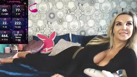 SexyQueenNina online show from October 17, 11:57 am