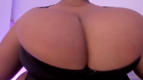 Snapshot of sexyshantal_ chatting on March 12, 8:41 am Sshanty online show from March 12, 8:41 am