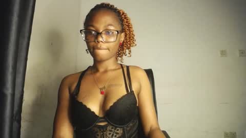 Darkskinned Rae online show from May 12, 9:43 pm