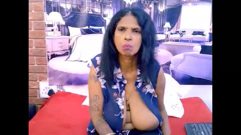 sexyva4u2luv online show from April 29, 6:05 am