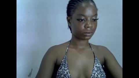 sexyxpeach online show from April 18, 11:37 pm