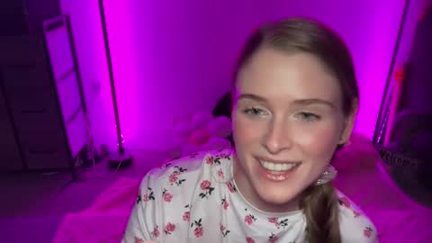 shadebabe online show from November 23, 7:43 am
