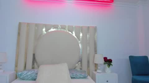 Snapshot of shainabonne chatting on January 3, 7:39 pm Shaina online show from January 3, 7:39 pm