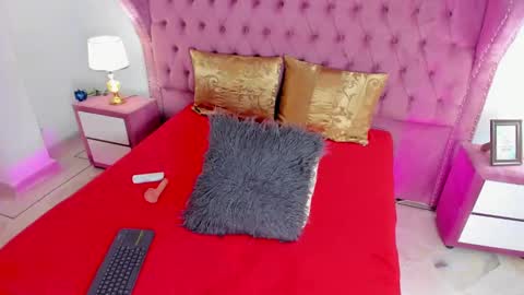 Snapshot of shainabonne chatting on September 16, 8:28 pm Shaina online show from September 16, 8:28 pm