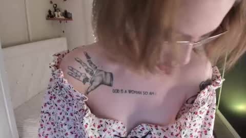 Snapshot of shameles_pussy chatting on February 22, 4:18 am shameles_pussy online show from February 22, 4:18 am