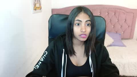 shanelle online show from December 23, 3:18 am