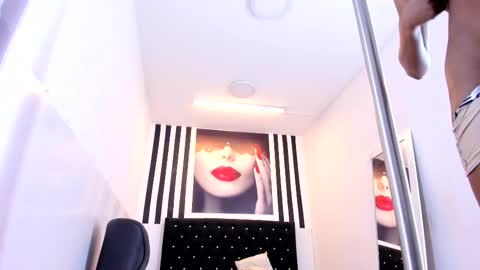 S H A N E L L E   online show from September 17, 1:42 pm
