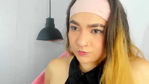 Shanntal  online show from October 17, 2:20 pm