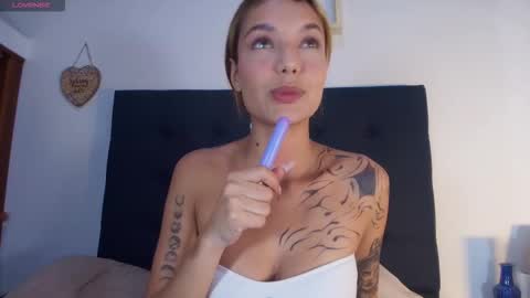 shantallvegga1 online show from December 19, 12:08 pm