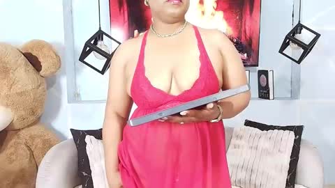 Sharon Noa online show from May 8, 3:15 pm