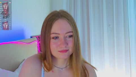 Lola and Stacey  Jamiegold and Juliared online show from April 3, 9:18 am