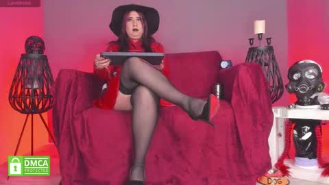 Snapshot of sharoon_gold chatting on September 29, 8:47 pm Your mistress Sharon online show from September 29, 8:47 pm