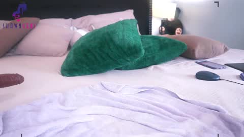 Snapshot of shawn_geni chatting on December 11, 10:16 pm Shawn Geni online show from December 11, 10:16 pm