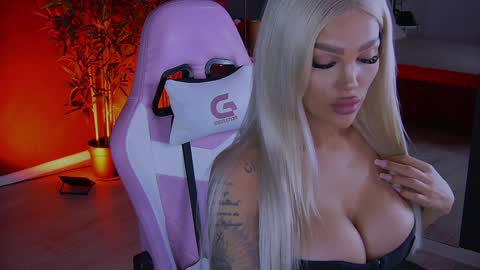 Snapshot of shayblonde chatting on January 4, 8:59 pm shayblonde online show from January 4, 8:59 pm
