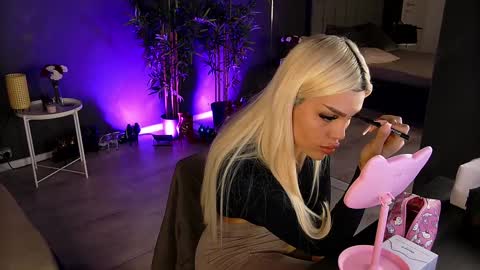 Snapshot of shayblonde chatting on February 20, 5:55 am shayblonde online show from February 20, 5:55 am