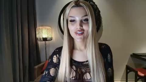 Snapshot of shayblonde chatting on October 2, 6:35 pm shayblonde online show from October 2, 6:35 pm