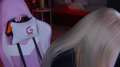 Snapshot of shayblonde chatting on January 5, 9:36 pm shayblonde online show from January 5, 9:36 pm