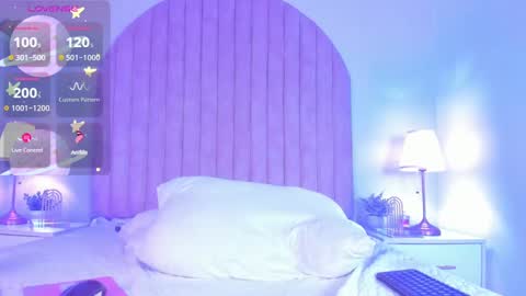 Shayla Davis  online 240 pm - 1000 pm online show from February 25, 8:00 pm