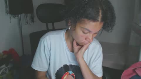 Shayna online show from May 9, 3:19 am