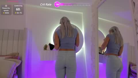 shelynna_azzul online show from December 6, 8:17 pm