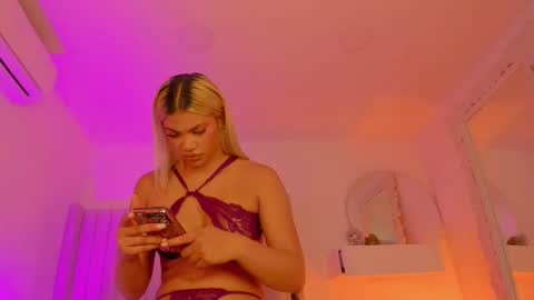 shelynna_azzul online show from March 2, 6:47 pm