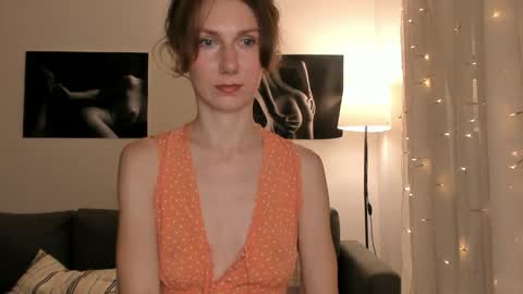 shesleepsnaked online show from May 24, 7:35 pm