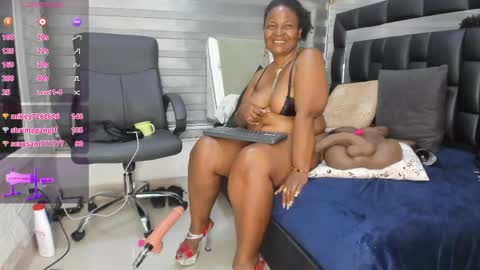 sheyla__ebony online show from May 15, 11:40 pm