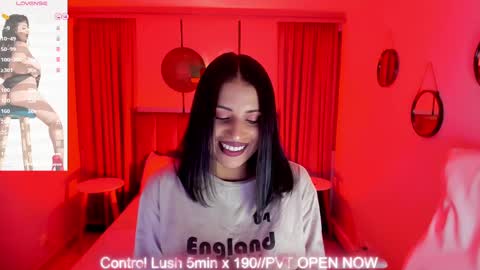 Snapshot of sheyla_hills_ chatting on February 23, 4:33 am Sheyla online show from February 23, 4:33 am