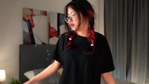 Naomi online show from April 3, 1:42 pm