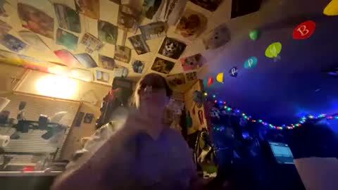 shorty920505 online show from December 14, 11:21 pm