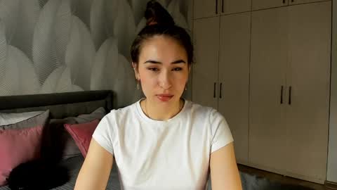 Mika online show from April 7, 2:13 am