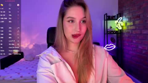 Alice online show from October 18, 10:00 pm