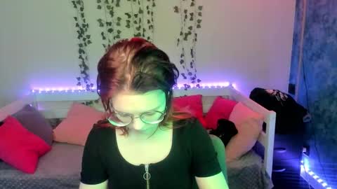 shy_elina01 online show from January 10, 9:25 am