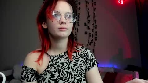 shy_elina01 online show from January 11, 9:36 am