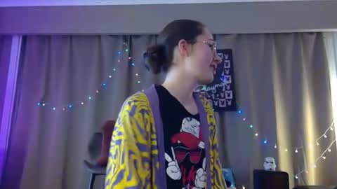 Shy Night Bat online show from April 4, 11:47 pm