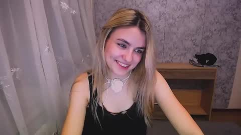 shy_sabrina_ online show from February 5, 7:53 pm
