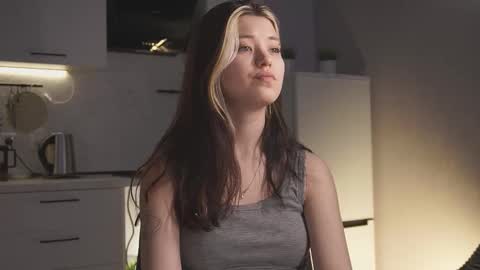 Akemi online show from March 27, 11:22 am