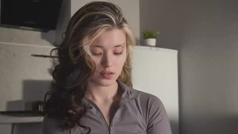 Akemi online show from March 31, 2:39 pm