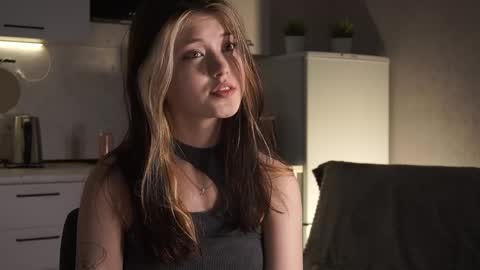 Akemi online show from April 6, 3:02 pm