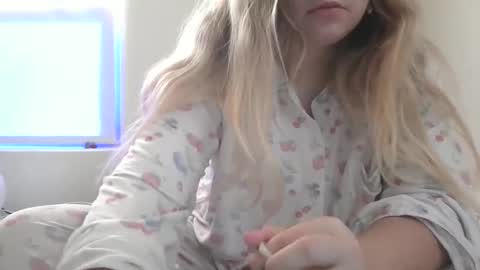 Elyse online show from November 14, 7:58 pm