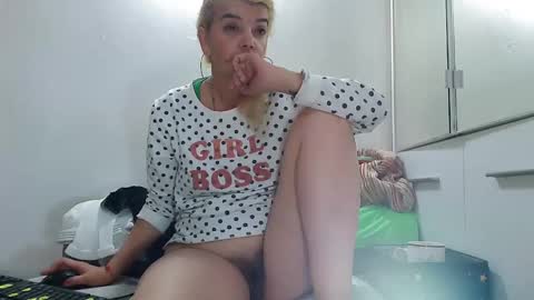 Shyhotsquirt online show from January 11, 2:09 am