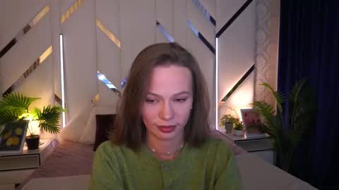 shyysiren online show from December 22, 9:12 am