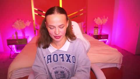 shyysiren online show from October 7, 2:43 pm