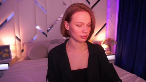 shyysiren online show from May 12, 1:18 pm