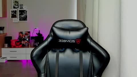 SIA online show from April 7, 2:57 am