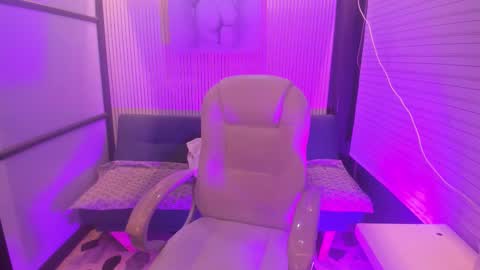 siafoxx_ online show from February 24, 5:17 am