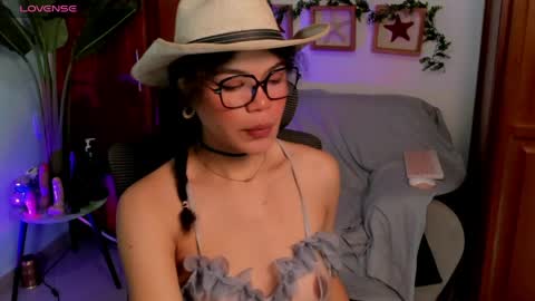 Vaiolet online show from March 30, 1:11 pm