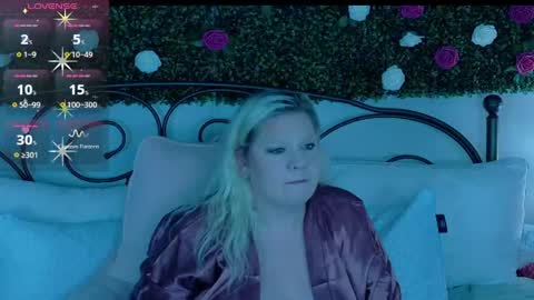 Sienna Luxx online show from May 15, 3:00 am