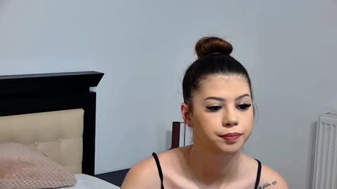 Snapshot of sierra_halle chatting on February 18, 8:15 pm SIERRA online show from February 18, 8:15 pm