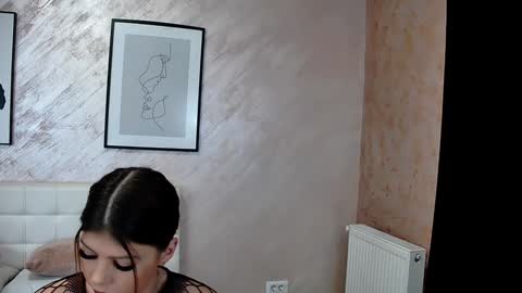 Snapshot of sierra_halle chatting on February 8, 9:25 pm SIERRA online show from February 8, 9:25 pm